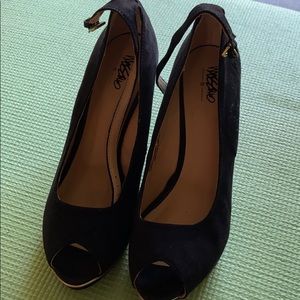 Excellent condition black wedges!